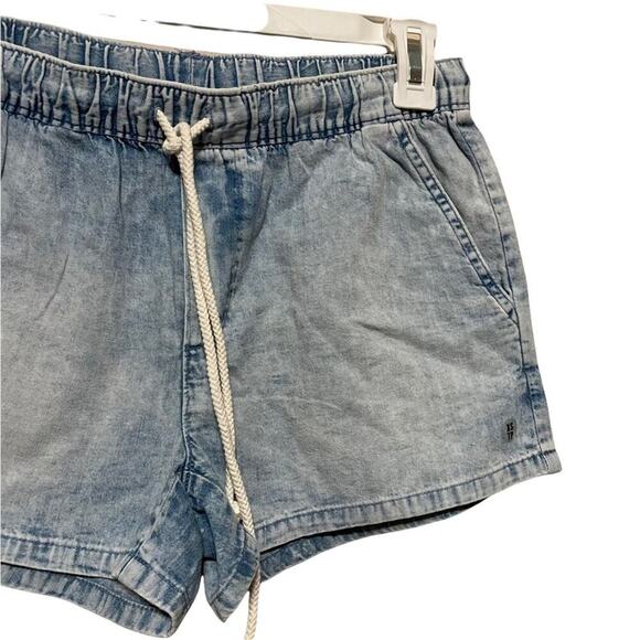 NWT aerie Light Wash Shorts - Picture 3 of 7